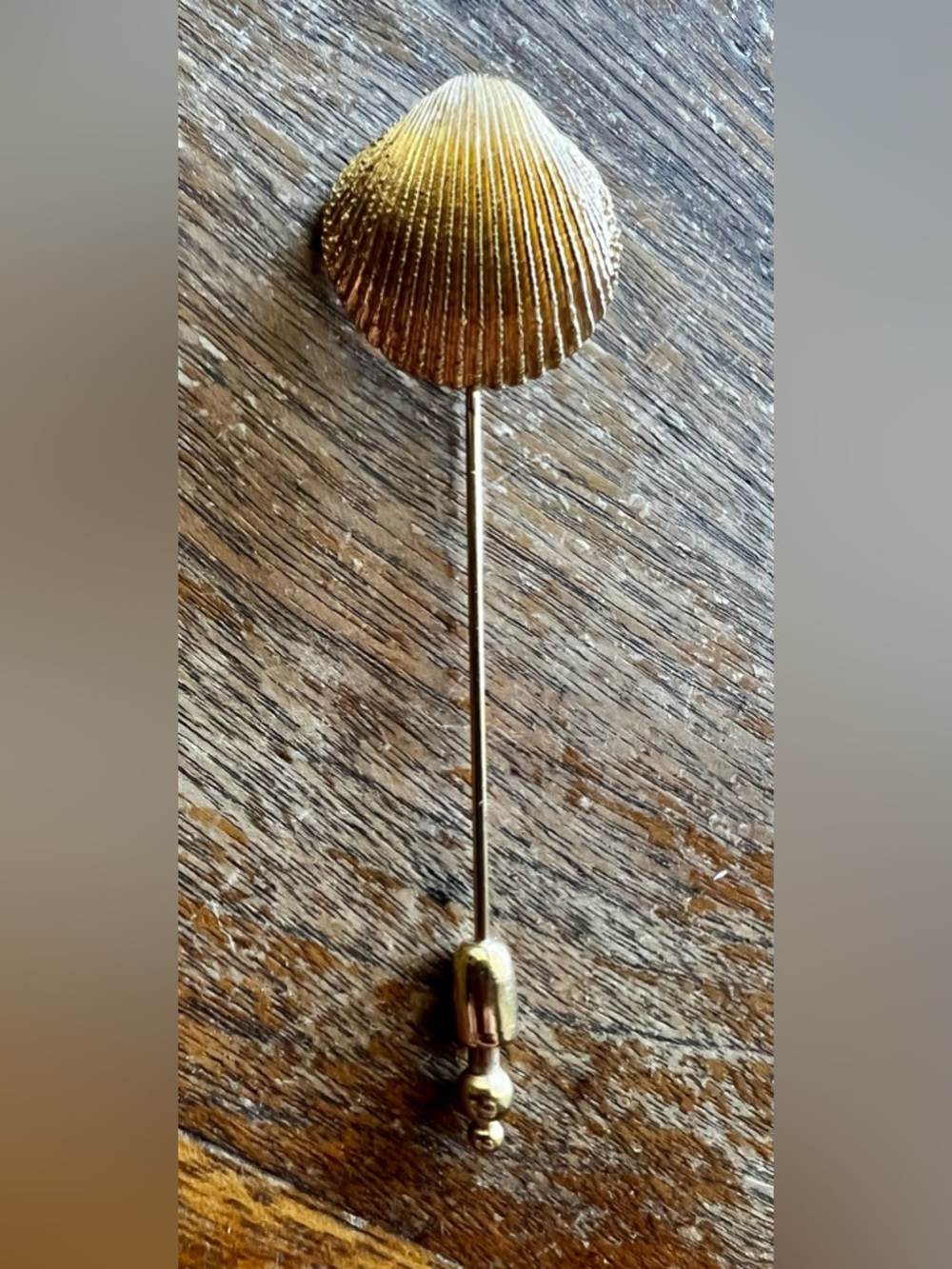 Vintage Crown Trifari Gold Tone Clam Seashell Sweater Scarf Stick Pin 2.5”